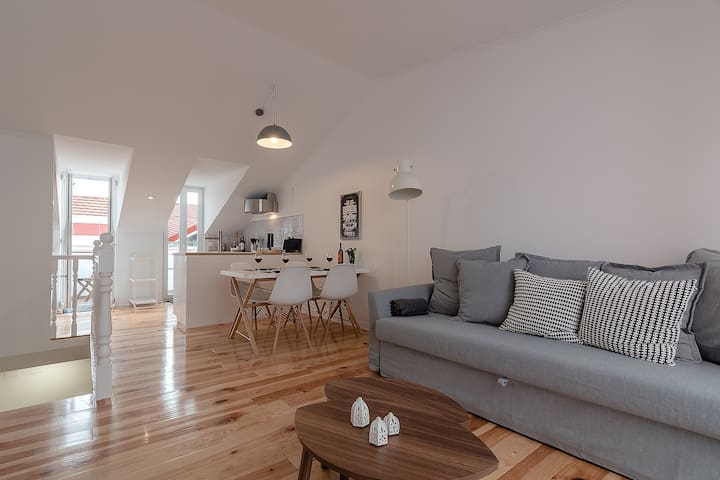 Penthouse Bairro Alto: light + space + terrace