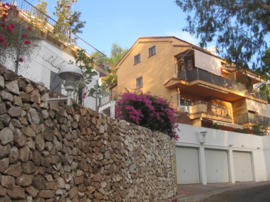 "La Maravilla" vista desde la Calle Lilas