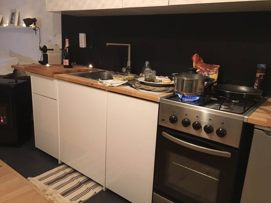 petite cuisine mais toute équipée avec lave vaisselle pour vacances plus confortables!!!