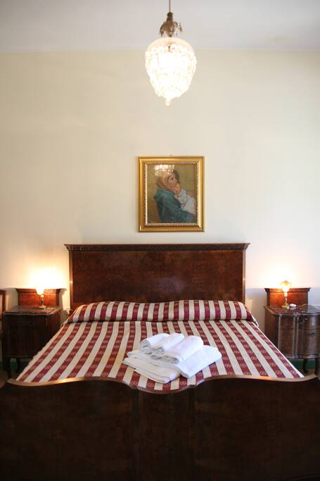 The Bedroom: the comfortable double bed with soft bed-linen and towels