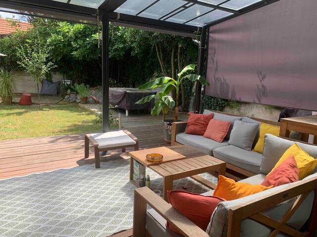 Cosy 2 bdr flat with private garden! Hidden gem!