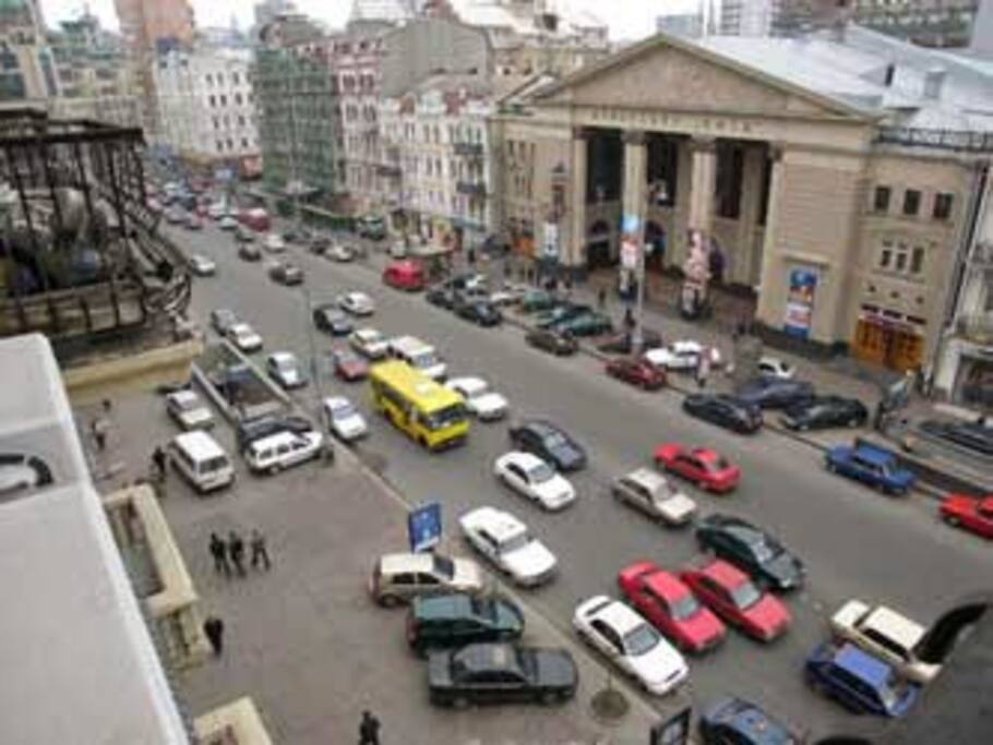 You can see this busy street from the balcony every morning.