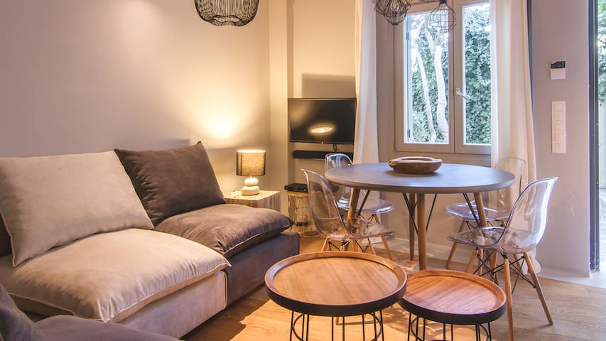 Superior – Acropolis Luxury 2-Bdr Suite