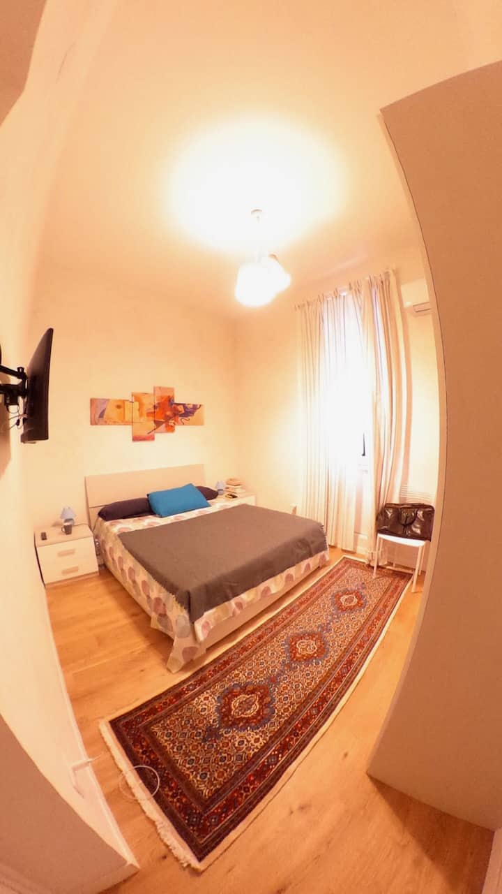 ห้องนอนพร้อมเตียงคู่