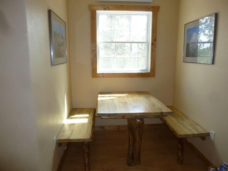 Eating nook with seating for 4-6.