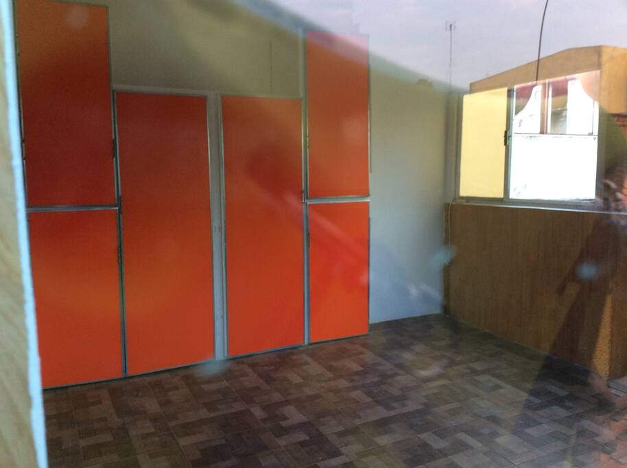 Amplia recámara 1, incluye dos comas matrimoniales y amplio closet