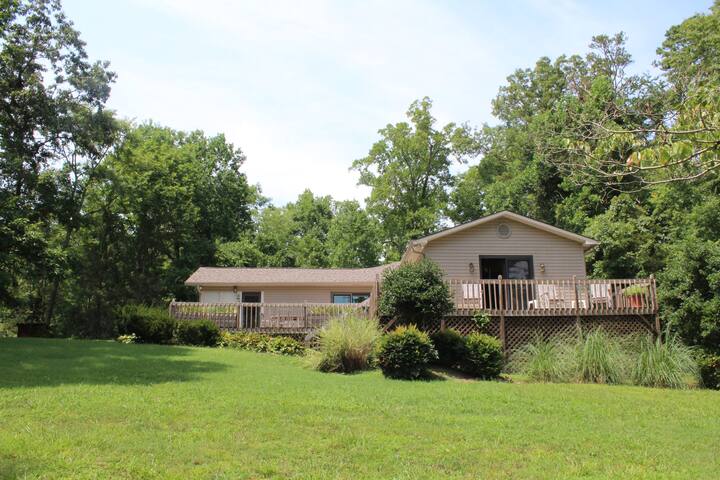 Lakefront Cottages managed Airbnb listing 2