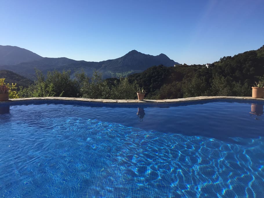 Private infinity swimming pool
