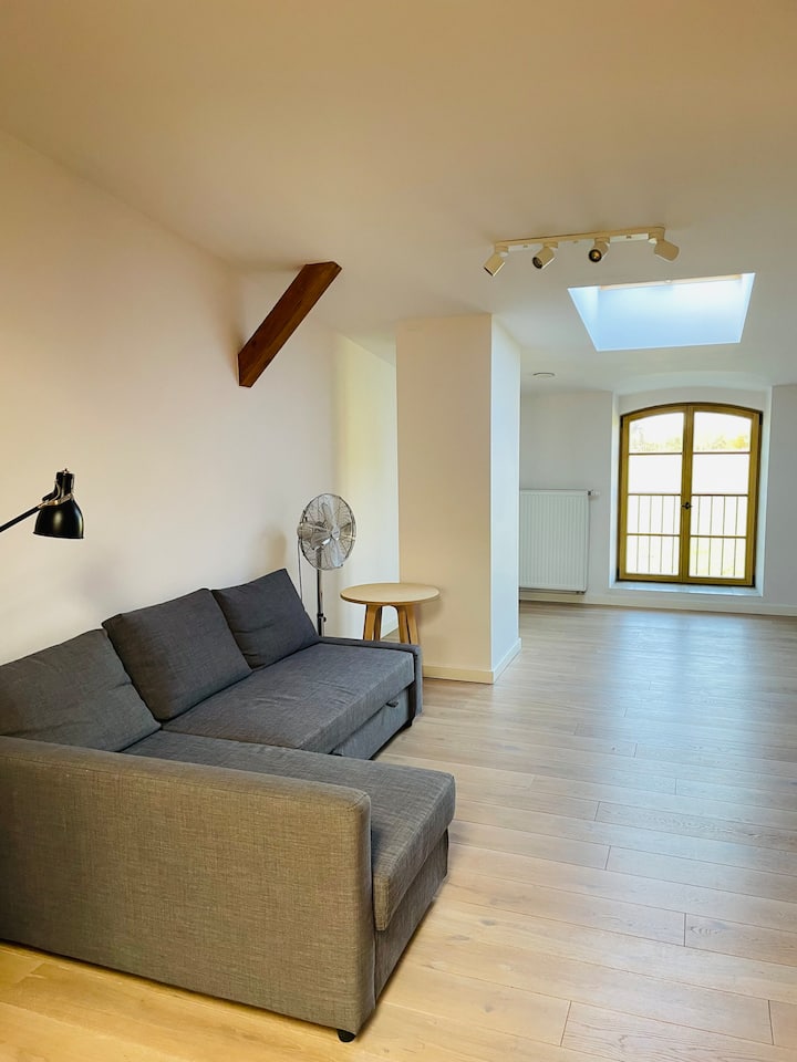 Flexible bedroom/sitting room