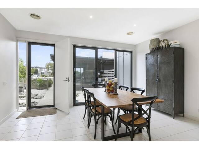 Private & peaceful resort style apartment gallery image 2