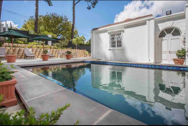 Luxury serviced cottage + heated pool Constantia gallery image 2