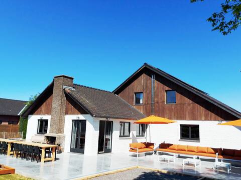Cozy holiday home for 20 people near Durbuy