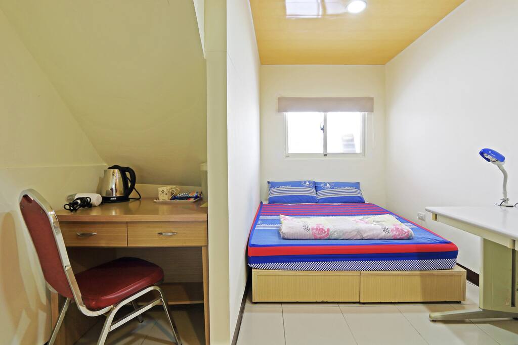 A comfortable queen size bed and two desks