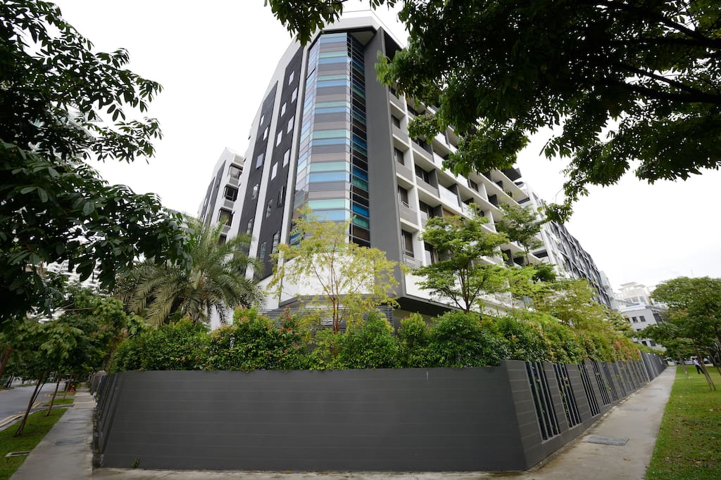 View from River Valley Road turning into Shanghai Road. Diagonally opposite famous Boon Tong Kee Chicken Rice/Valley Park