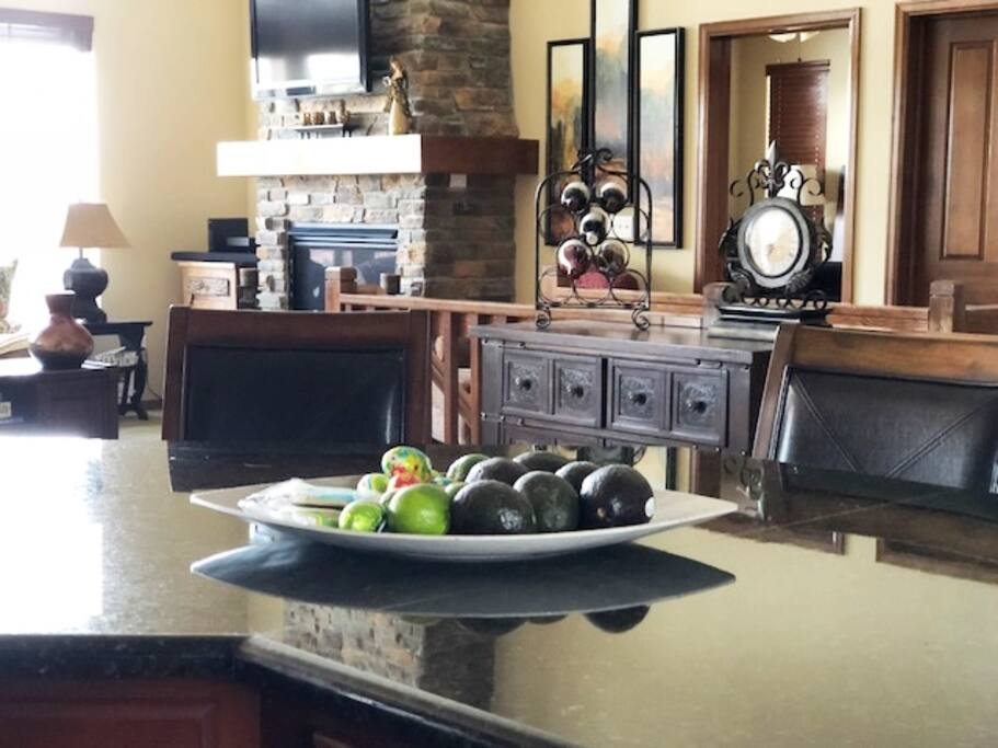 Kitchen Counter/Bar