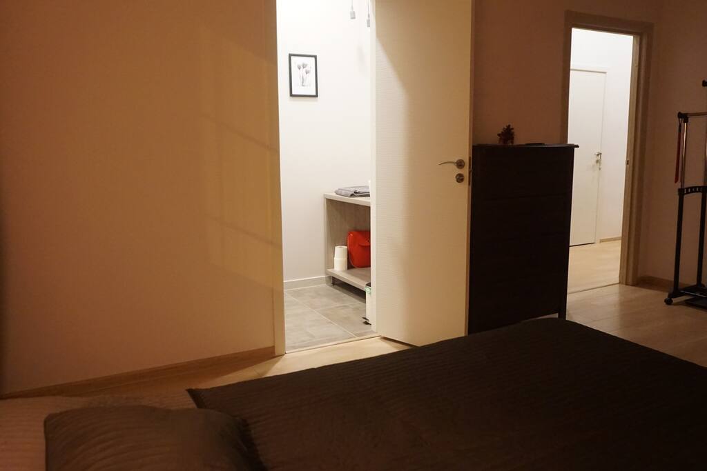 ROOM 1