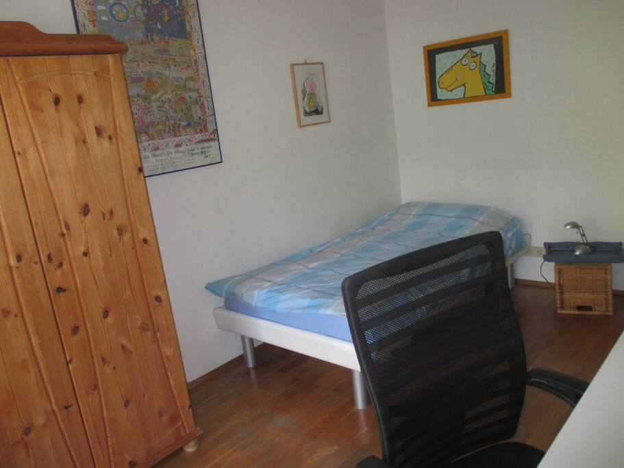 Erstes Schlafzimmer