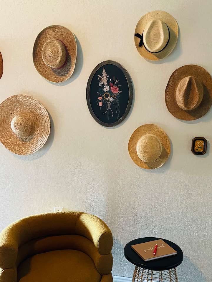 Decor in queen room