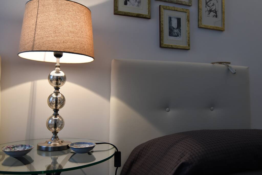 twin bed room detail