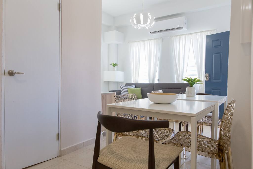 Enjoy a nice meal in this 6 people dining room