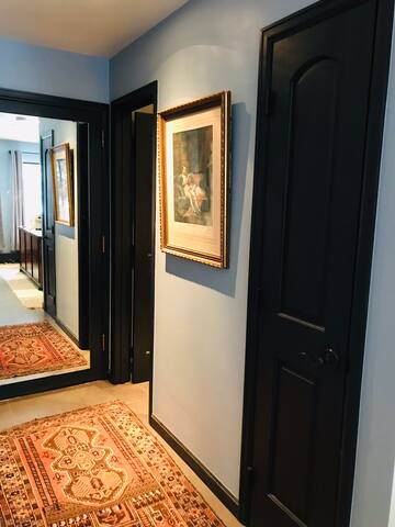 Aspen ski nest.  Walk to Aspen mountain gondola.