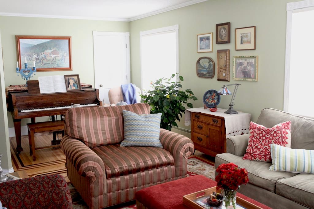Living room (second floor)