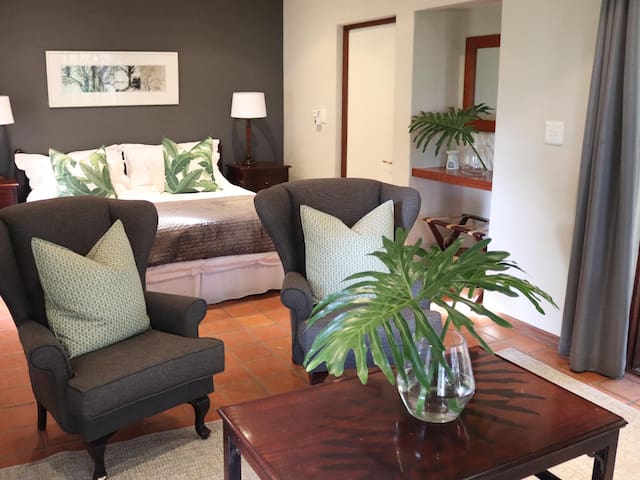 Heuglins Lodge - Sunbird Cottage