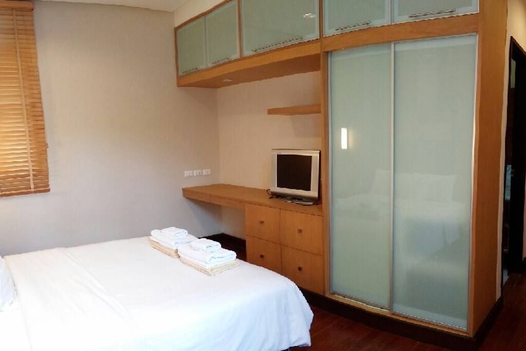 Bedroom 3 sliding glass wardrobe with cabinets