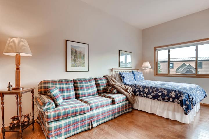 Camera da letto 2 letti queen-size e divano letto queen-size