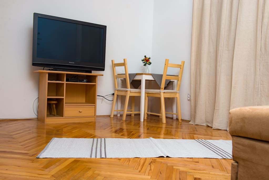 TV LCD with dining table