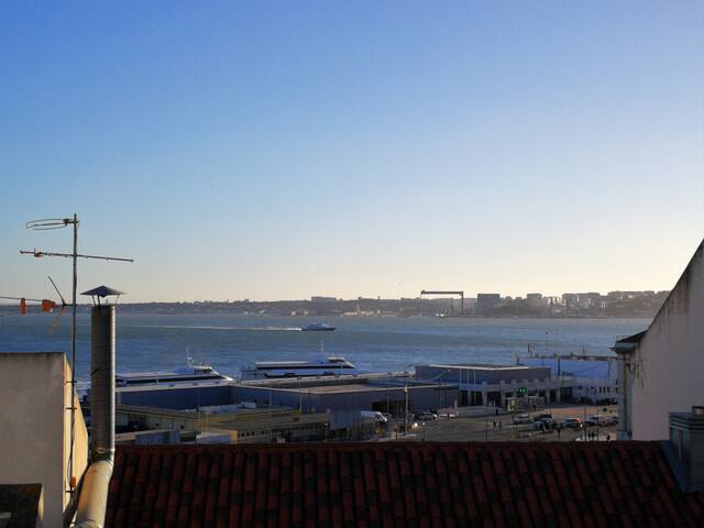 Alfama by the cathedral gallery image 5