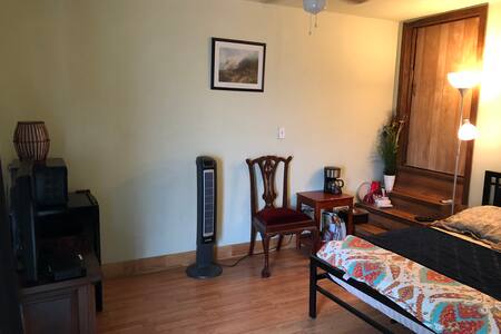 Private room, bath, separate entrance, NO Kitchen