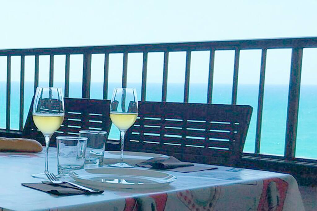 Aperitivo frente al mar