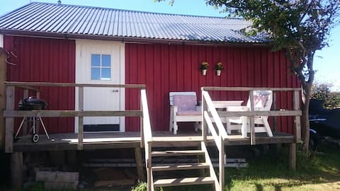 Skärgårdsstuga bara ett stenkast från havet