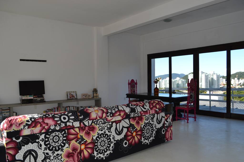 Sala com Deck frente mar