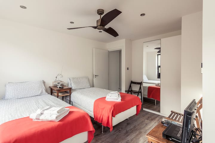 Priestranná samostatná posteľ s možnosťou Super king