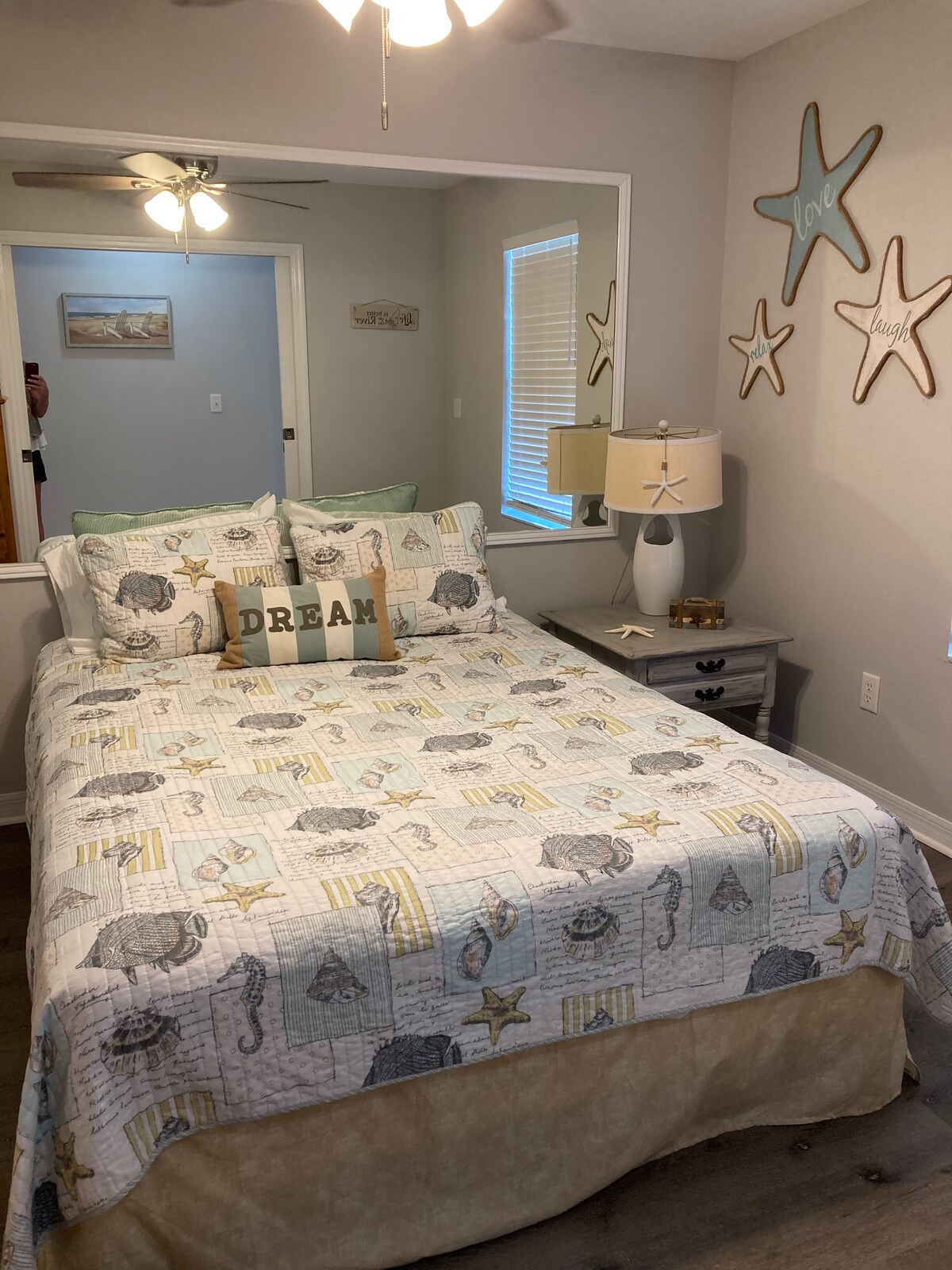 spavaća soba s bračnim krevetom (1,