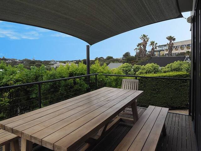 Sorrento Sundeck gallery image 3