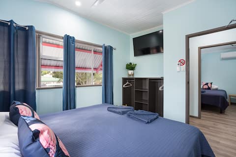 City 6 Room Unit - Aircon, Netflix, pool table.