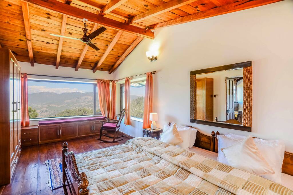 Our Master bedroom - with a large bay window overlooking the peaks & Valley (Peaks visible during Oct - Feb)