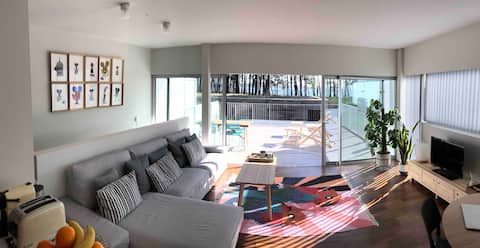 Airbnb con mejor rendimiento: Duplex with a terrace facing the sea on an island en A Illa De Arousa