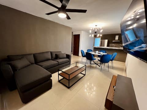 Popular Airbnb listing: La Fuente Apartment blocks from Paseo Montejo (promenade)! in México Norte