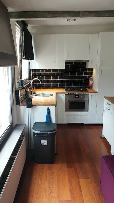 The kitchen (2)