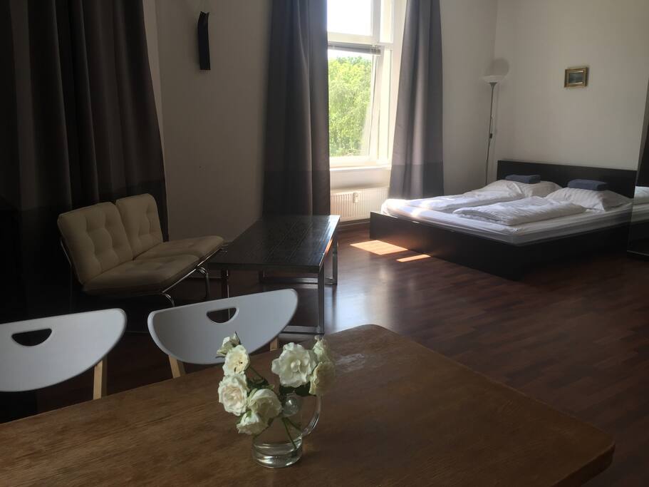 Kingsitz Bett