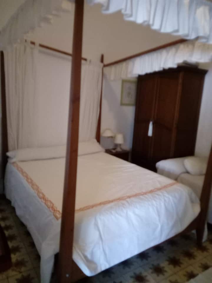 Double bedroom with bathroom