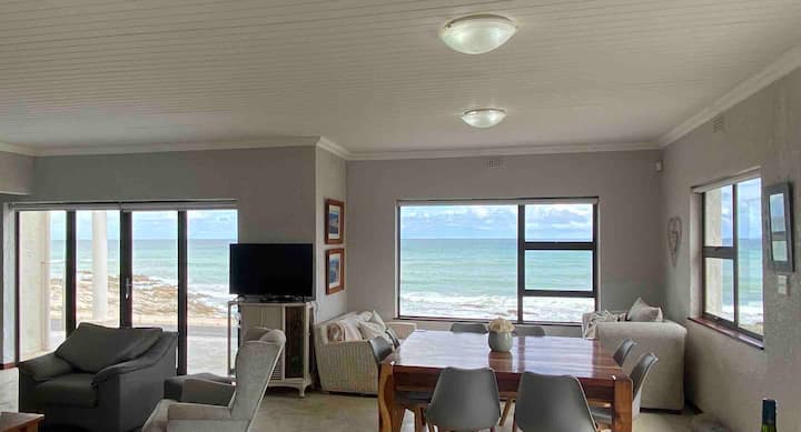Bakgat Stay - Seafront 7-sleeper holiday home