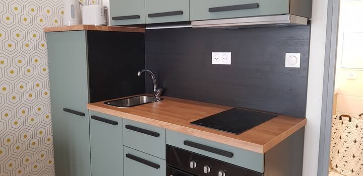 Studio Modern & Comfort Pontoise 200m from the train station