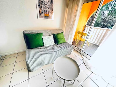 Popular Airbnb listing: Charmant T2 in Mosson