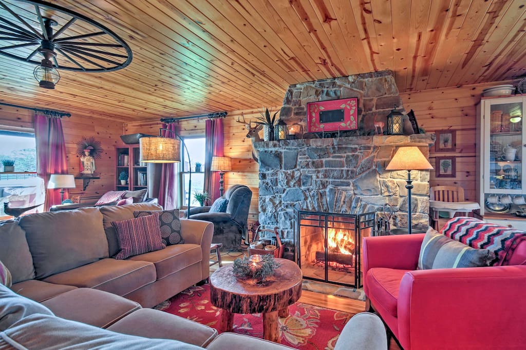 This luxurious 3,000-square-foot home sleeps 12 guests, and features a huge wood-burning fireplace, an expansive deck and a wonderful sauna.