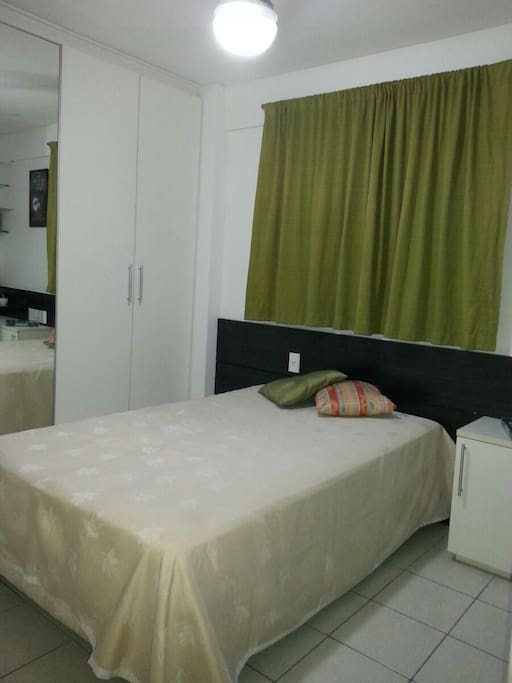 Suite com cama de casal